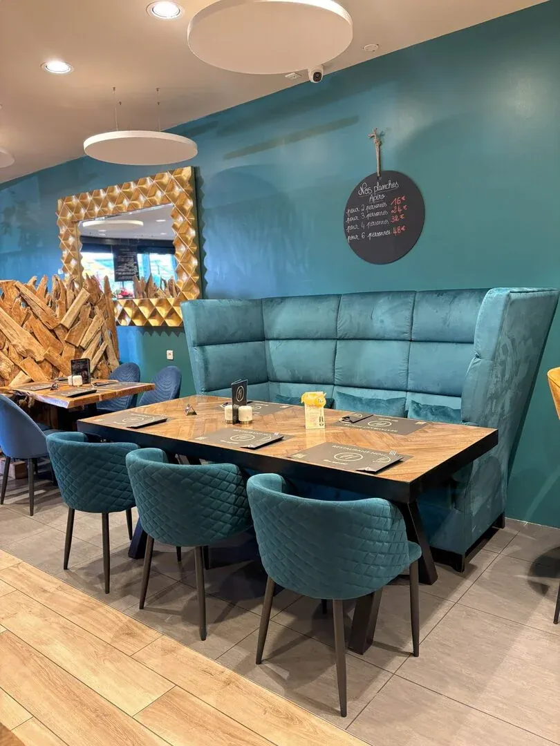 Banquette turquoise de Croix Blandin