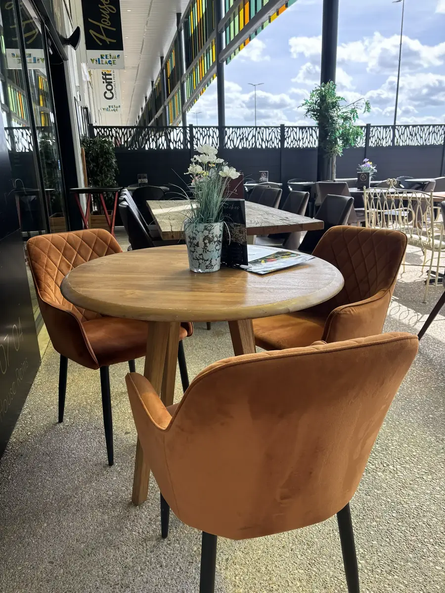 Terrasse ombragée de Croix Blandin