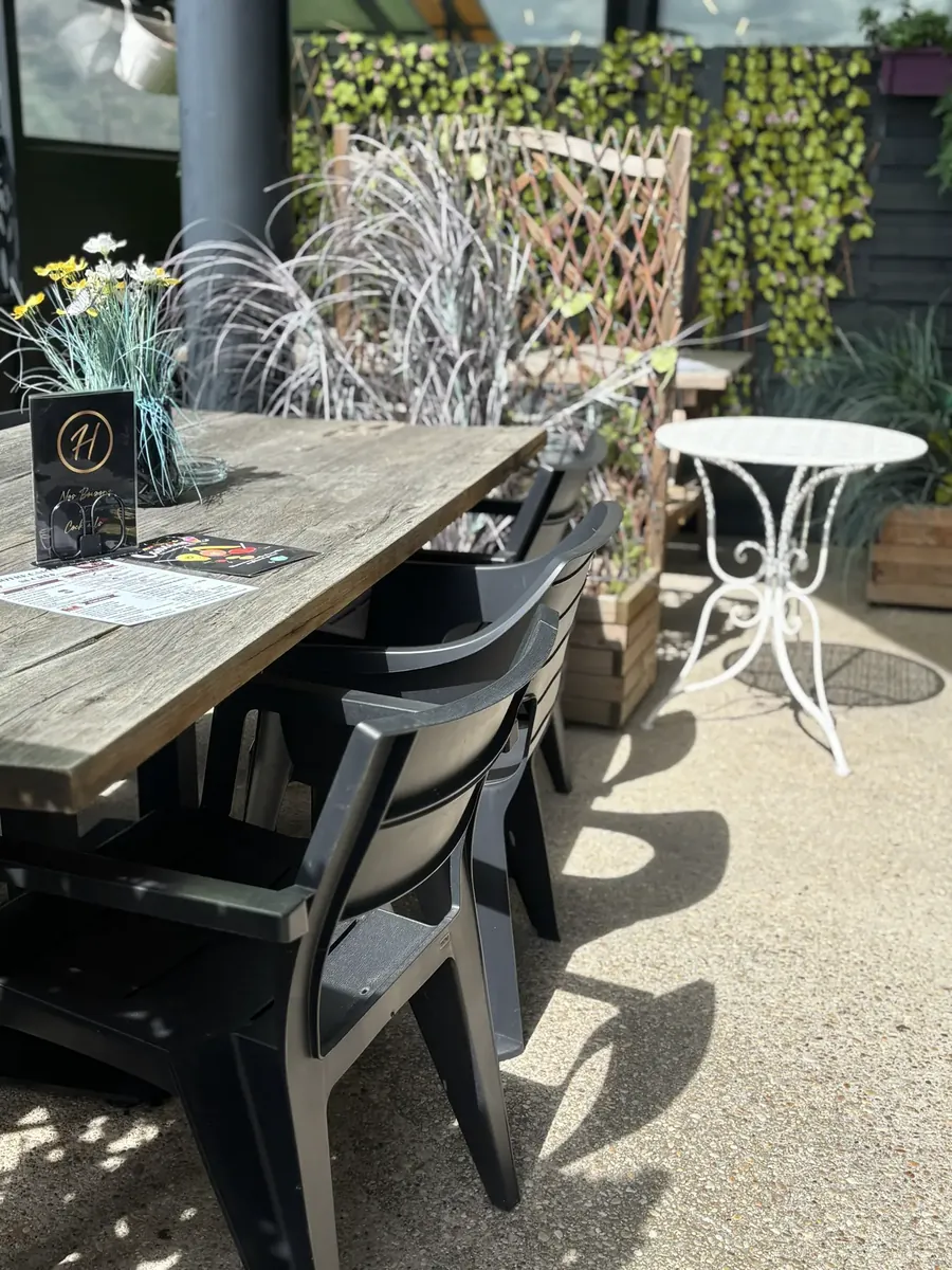 Grande tablée en terrasse