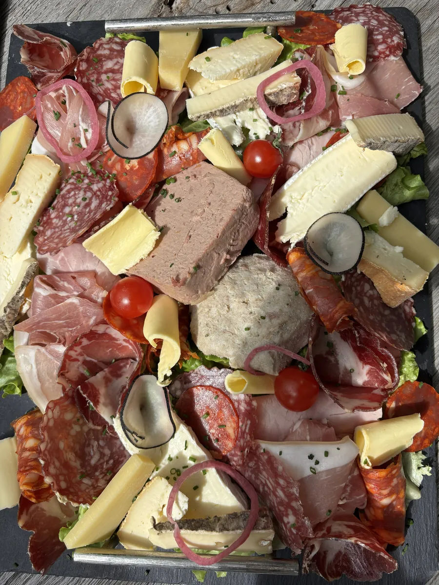 Planche de charcuterie et fromages