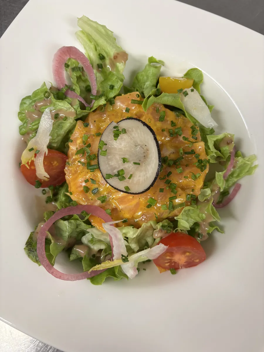 Salade fraîcheur au chèvre chaud